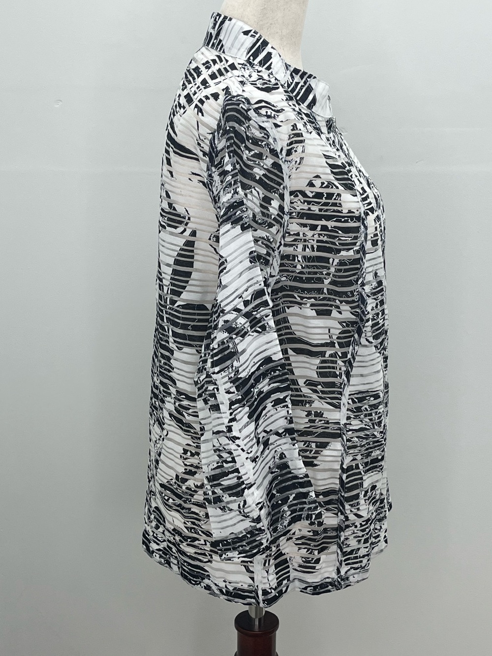 Coldwater Creek Black White Abstract Floral Sheer Zip Front Jacket Blouse Size 8 - Picture 5 of 7